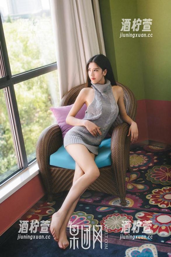 GIRLT果团网 - 莫雅淇的美足图库：你也想下载？小心上瘾哦！