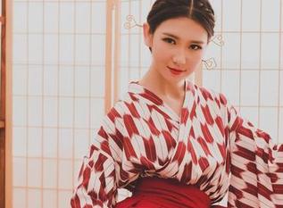 GIRLT果团网 – 在裴希西的浴室里：这在线美图的反差萌太可爱了