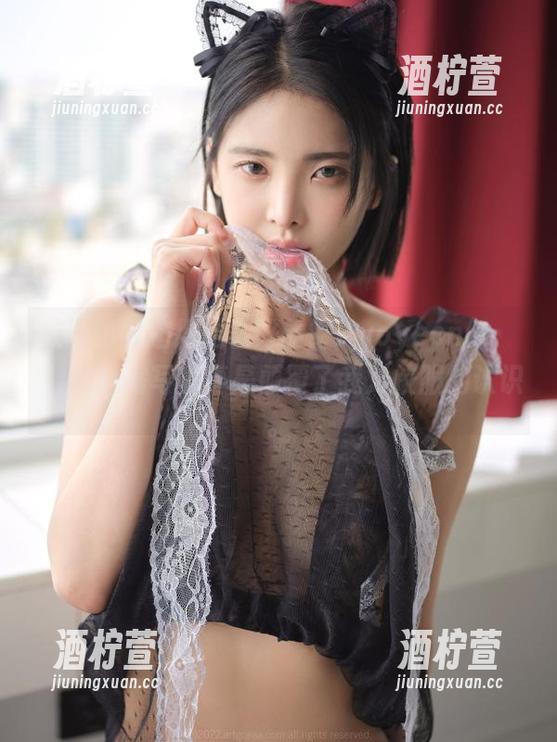 校服也能拍得这么好看？Hyoyeon(김효연)的私房写真真是颠覆了我对校服的认识。