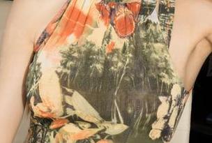 KelaGirls克拉女神 – 形象崩塌警报！最新原图中僮僮高跟萌妹的步伐，颇有几分‘求生欲’的节奏哦！
