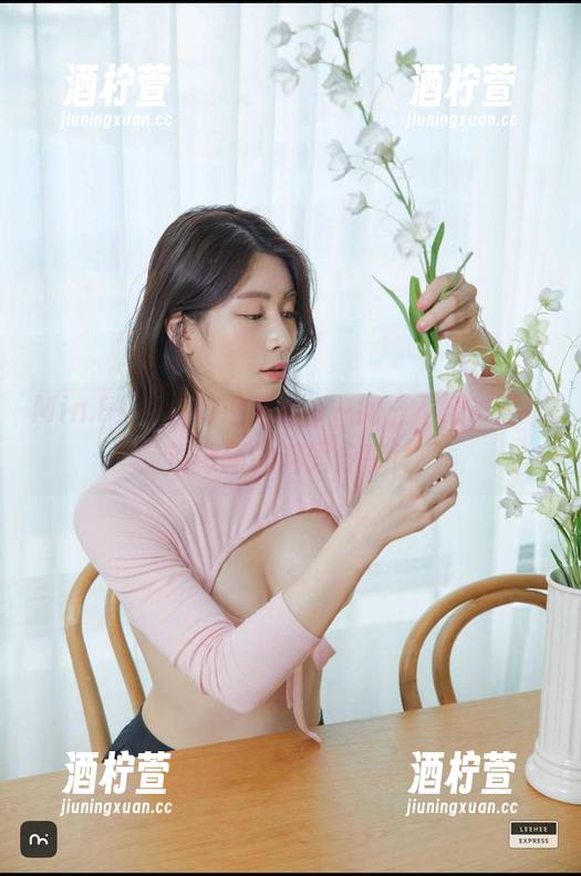 Min.E(민이)的油亮cos一问三不知，可以当做新的谜语分享！