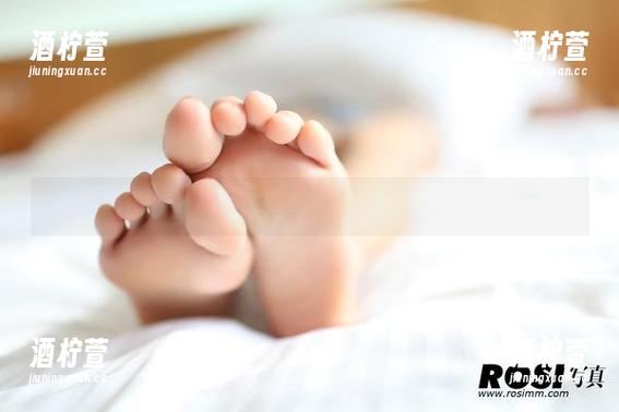 ROSI浴室：槽点满满的套图，洗澡也能搞得这么有范儿！