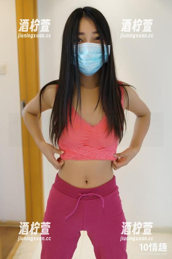 ROSI精选：嫩学妹的制服风格，就像一阵轻揉的春风，柔柔糯糯