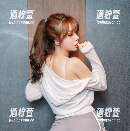 Sia(시아)在粉色草丛中的私房影像，究竟谁家又在试色啊！