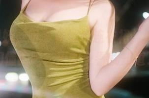 Tina很妖孽呀穿着绿色连衣裙，cos什么你们懂的吧？原图一看就知道了。
