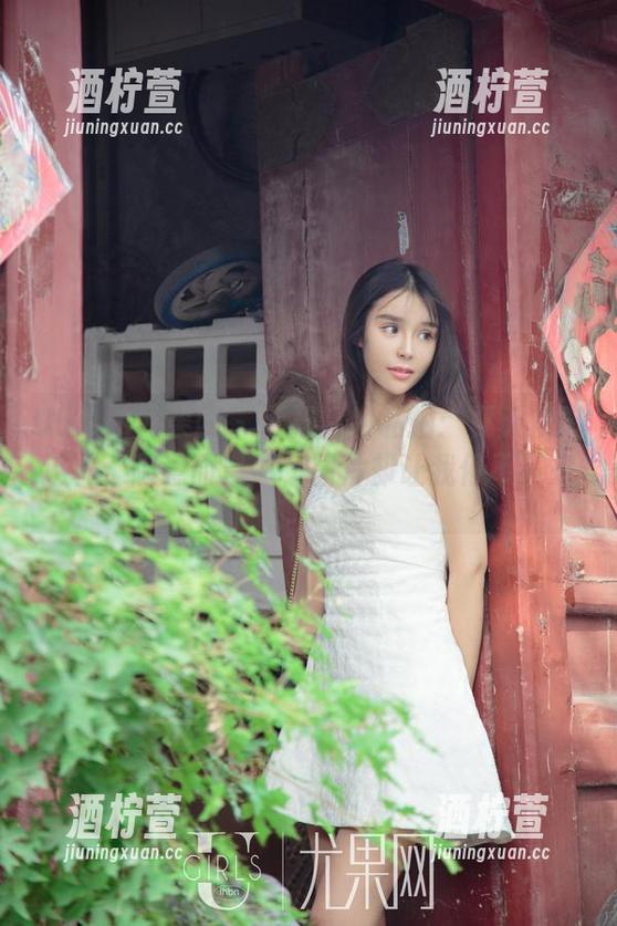 UGirls尤果网 - 于梓馨的私拍：夏天就该这样，随意而自然，图片却让我停不下来。