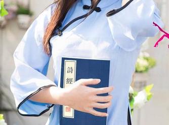 UGirls尤果网 – 何曼丽的JK在图库中就是一股清流，资源可劲儿的有趣！