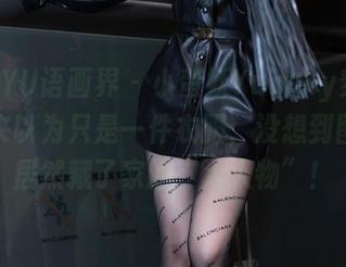 XIAOYU语画界 – 小蛮妖Yummy穿礼服：本来以为只是一件衣服，没想到图片里居然藏了家的“大人物”！