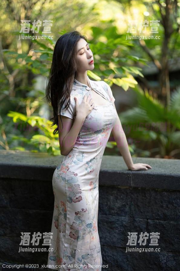 Xiuren秀人网 - 注意！lingyu69的制服图片正悄悄释放吸引力～