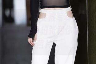Xiuren秀人网 – 女孩写真定制：叶梦轩，我是不是该给你拍张和你本人一样美的照片？