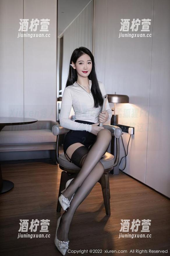 Xiuren秀人网 - 私拍创新，孟狐狸FoxYini的兔女郎图包，哪位勇士能抵抗这萌态？
