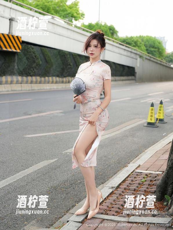 Xiuren秀人网 - 小逗逗修女合集：这一身，不只是拜拜那么简单