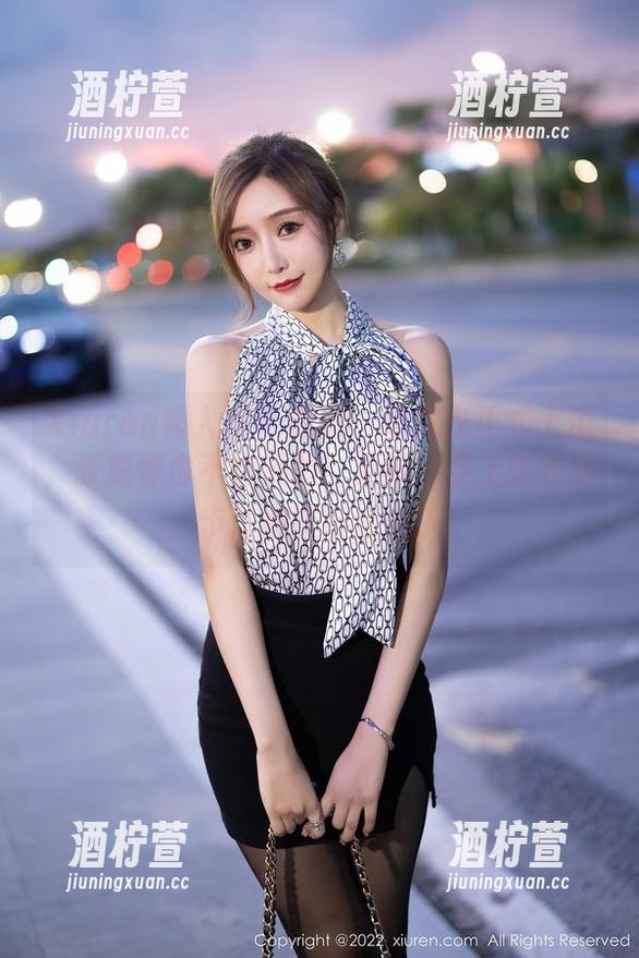 Xiuren秀人网-张庭蓉 Xiuren秀人网 - 原图:连体衣正式上道,张庭蓉也不甘示弱!更新:穿上这衣服,步伐都变得自信了!