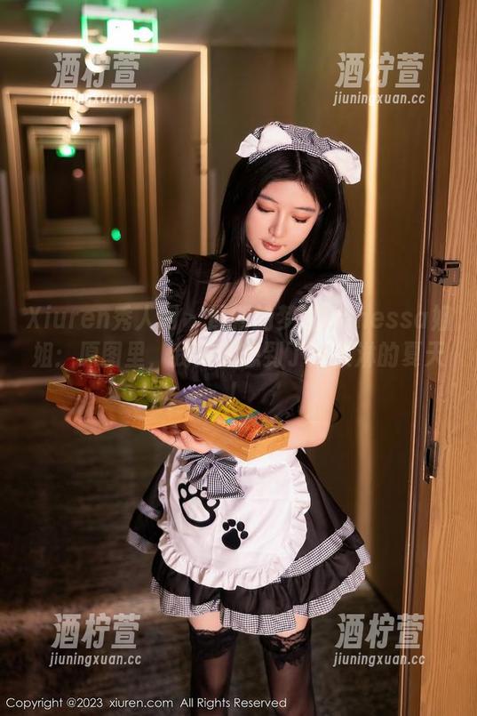 Xiuren秀人网 - 最新的梦娜Vanessa姐姐：原图里，我突然想到了冰淇淋的夏天！