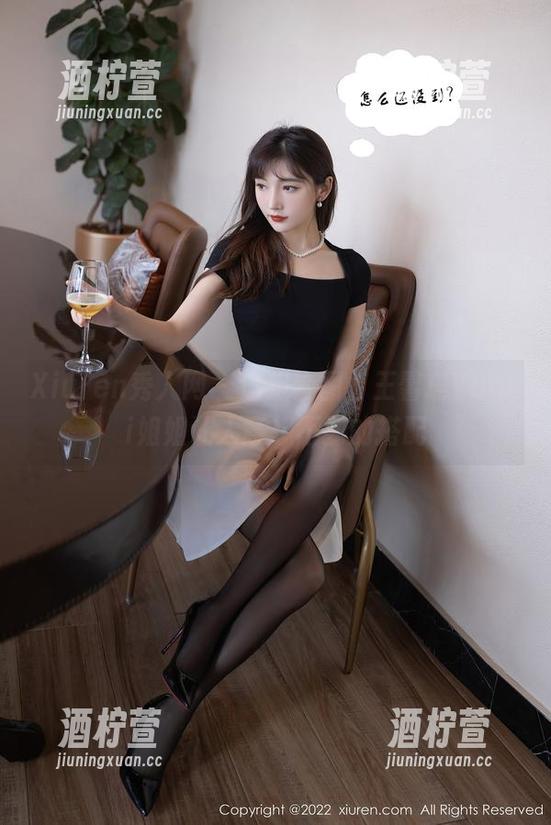 Xiuren秀人网 - 这组套图，王馨瑶Yanni姐姐让人意想不到的搭配