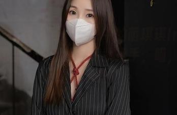 Xiuren秀人网 – 套图中的萌琪琪Irene，好像里边的姐姐在跟我招手，喵，这算是暗示吗？