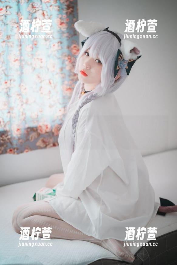 Zia(지아)红裙写真在线，意外得吸引力反而让我有点分心。