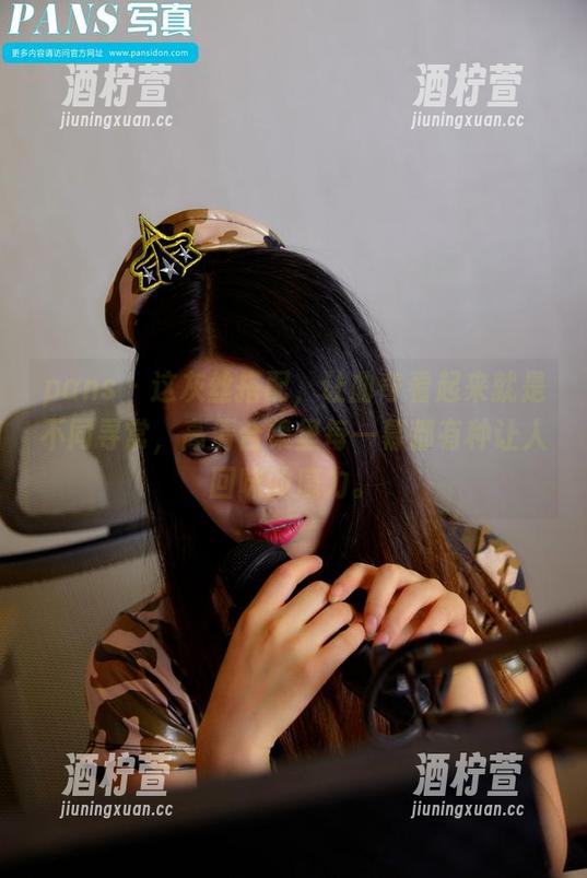 pans - 这灰丝搭配，让曲奇看起来就是不同寻常，高清合集里每一幕都有种让人回味的魔力。