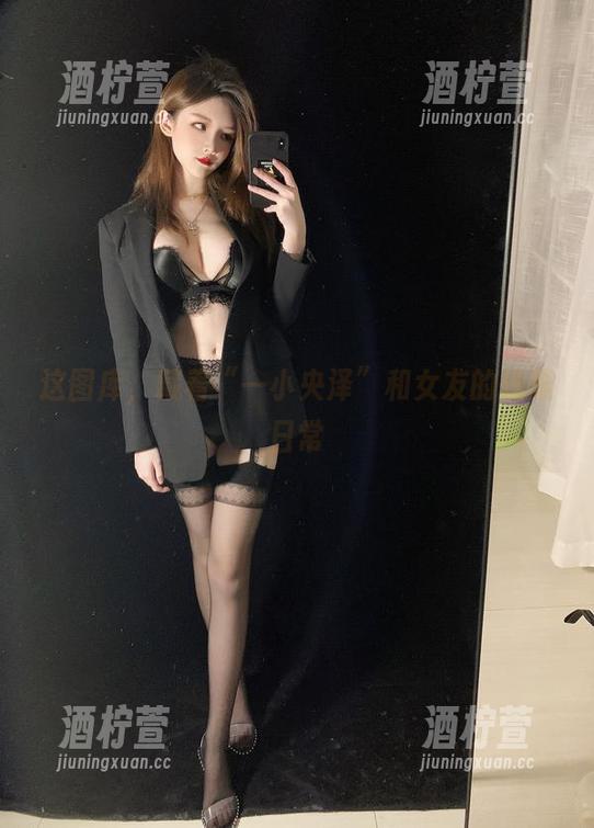 这图库，藏着“一小央泽”和女友的优雅日常