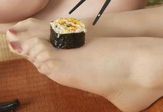 丽柜 – 小七的“肉丝”写真，支持你，但是要不要嘴巴放干净点？
