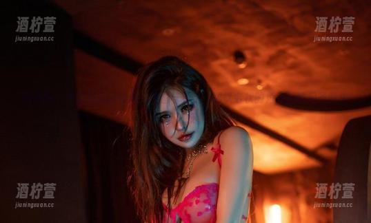 微密圈 - 于芷晴圣诞特供：原图与更新，难以名状的角色扮演和圣诞失误记录。