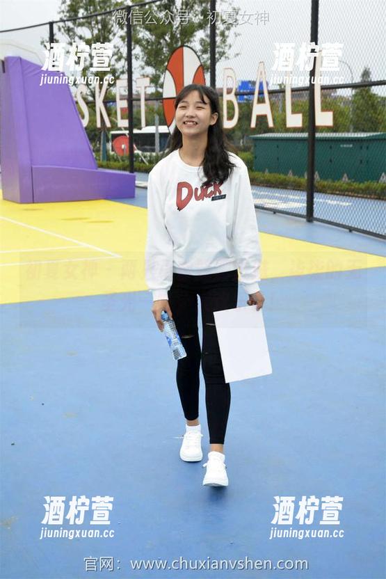 初夏女神 - 两只小蜜蜂肥滋滋，柒柒的无圣光一瞥，太欢乐了！