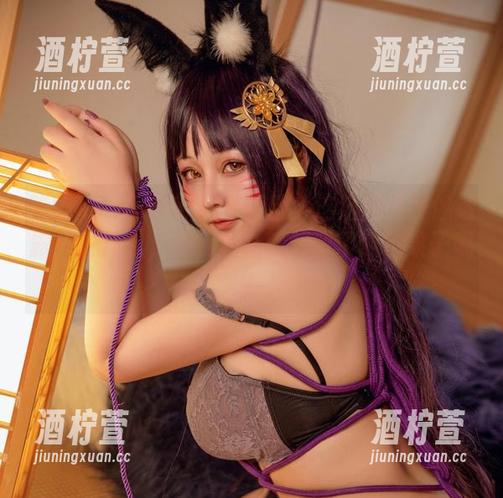 咔喵KANEKO与JK制服：这组图片好像透露了些什么，可我怎么就想到了煎饼果子呢？