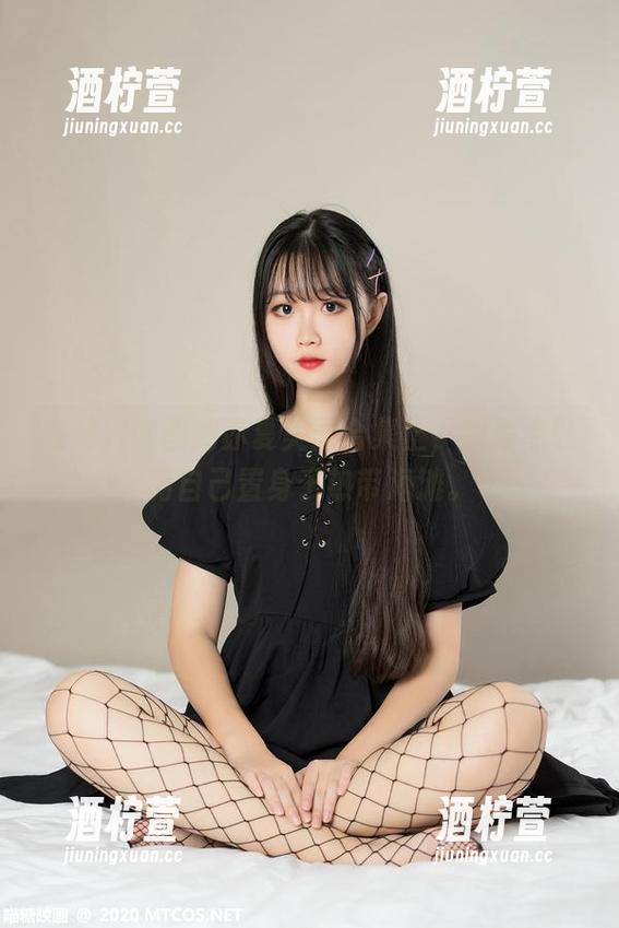 在喵糖映画的赤夏美图合集上，我差点以为自己置身于热带海滩。