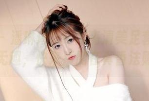 嗲囡囡 – 潘琳琳ber用高清美足套图打脸一切无趣，快来拜倒在真香法则下！