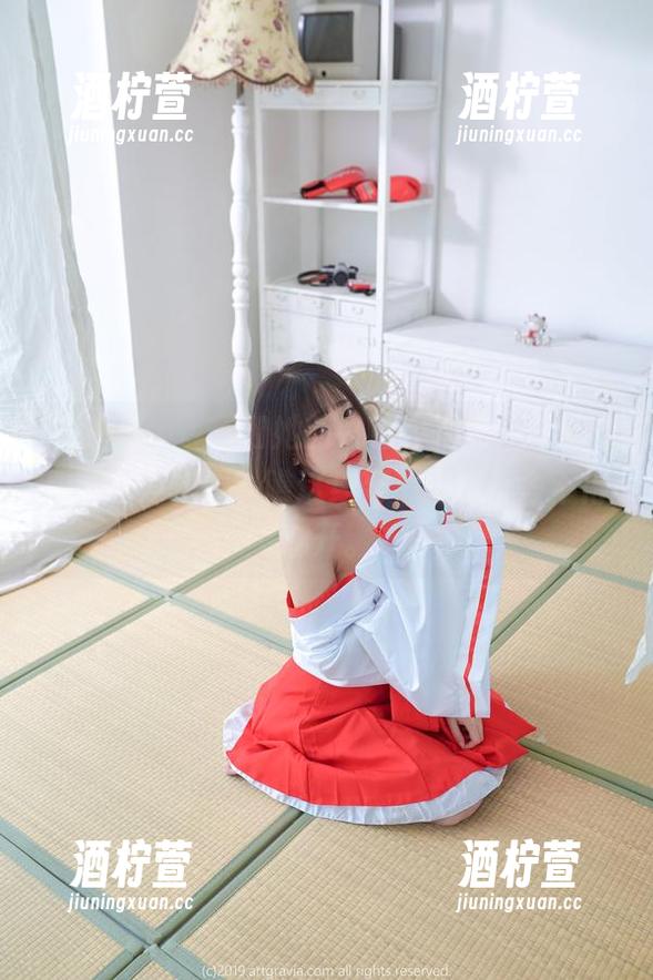 姜仁卿(강인경)和她的白色比基尼，谁说免费写真没人看？瞧这身姿，眼睛都舍不得挪开。