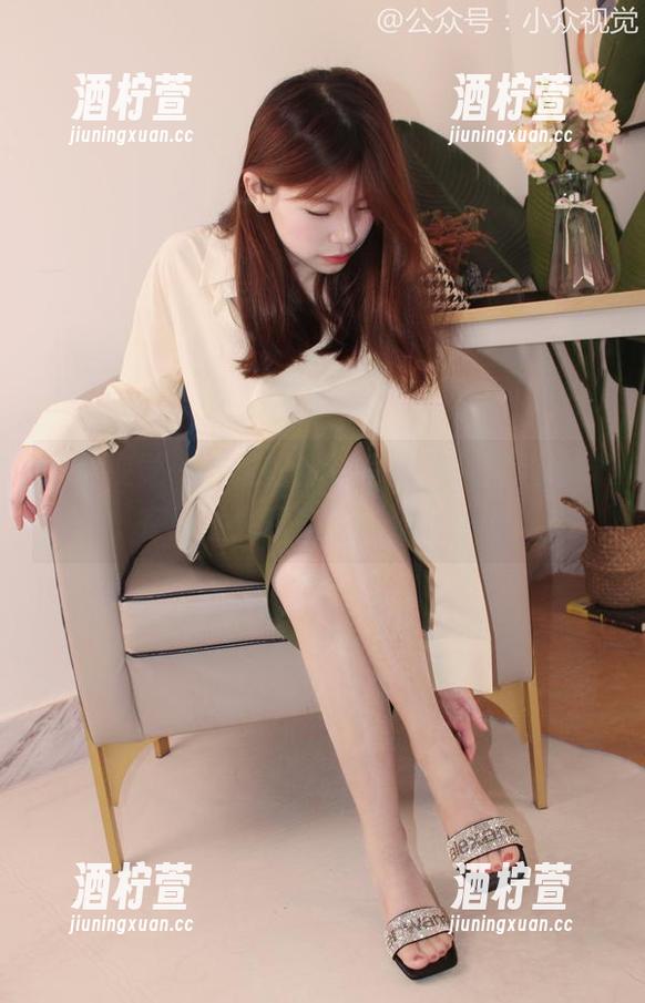 小众视觉 - 嘤嘤的清纯写真集，精选好像在鼓励大家去猜测什么……