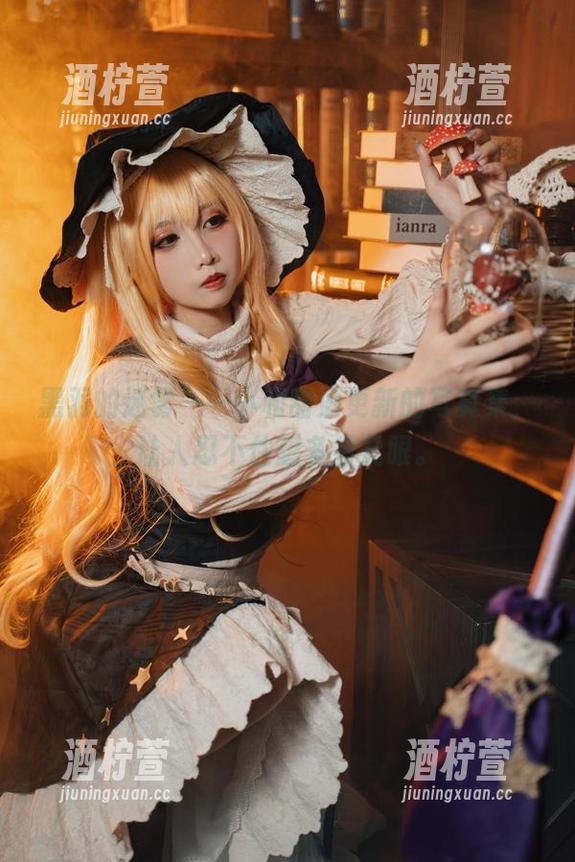 黑羽的迷雾——小和甜酒更新的写真集，让人忍不住想多看几眼。