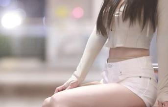 哈，小女巫露娜的可爱瞬间！最新套图等你来发现小惊喜。