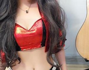 当白色遇上小女巫露娜，2021年的写真碰撞出怎样的火花？