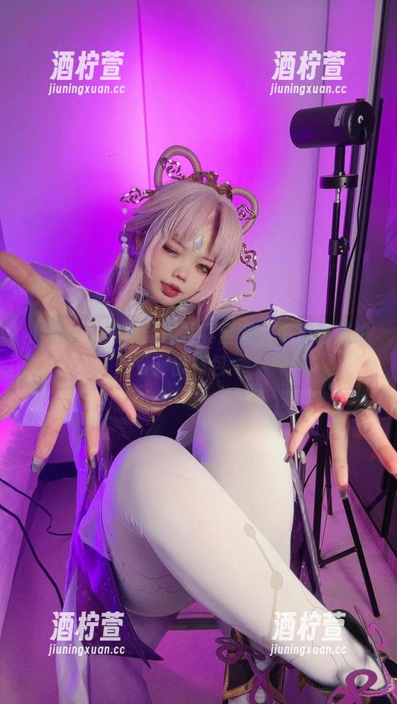 小瑶幺幺的双马尾写真全套，不怕热就怕被抓包
