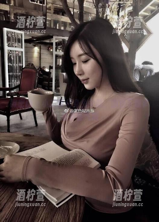 微密圈 - 小芯酱化身兔女郎，图包下载拿走不客气哦