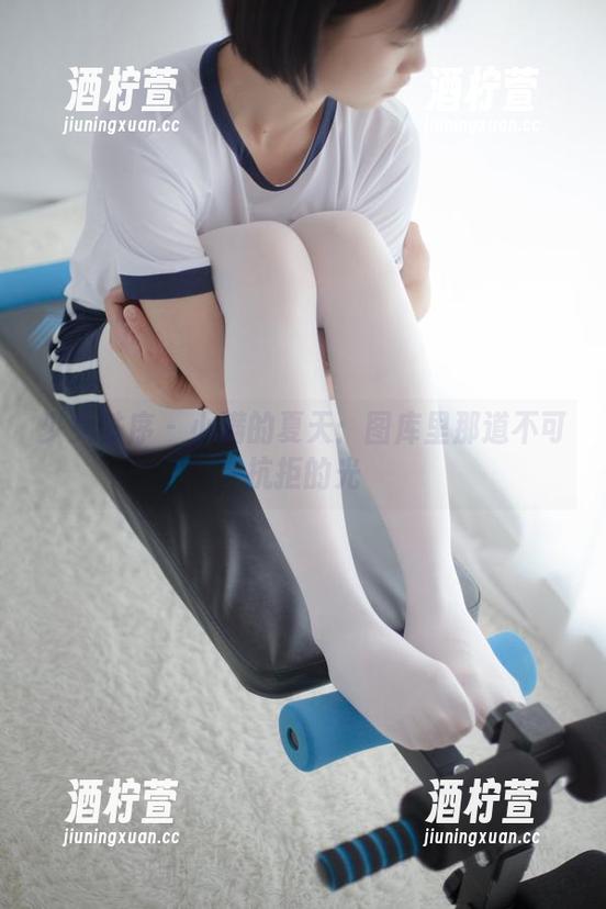 少女秩序 - 小满的夏天：图库里那道不可抗拒的光