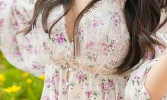 尤蜜荟 – 美图很会心机，私房里野性十足的菲儿beauty，看来豹纹就是她的代号了。