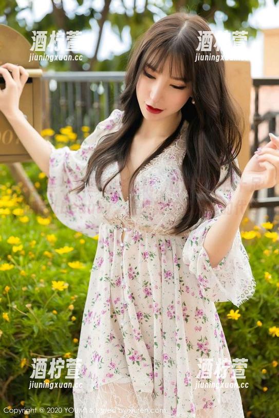 尤蜜荟 - 美图很会心机，私房里野性十足的菲儿beauty，看来豹纹就是她的代号了。