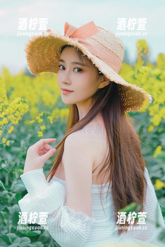 想看年年Nnian的制服合集更新？准备好你的点赞手指！