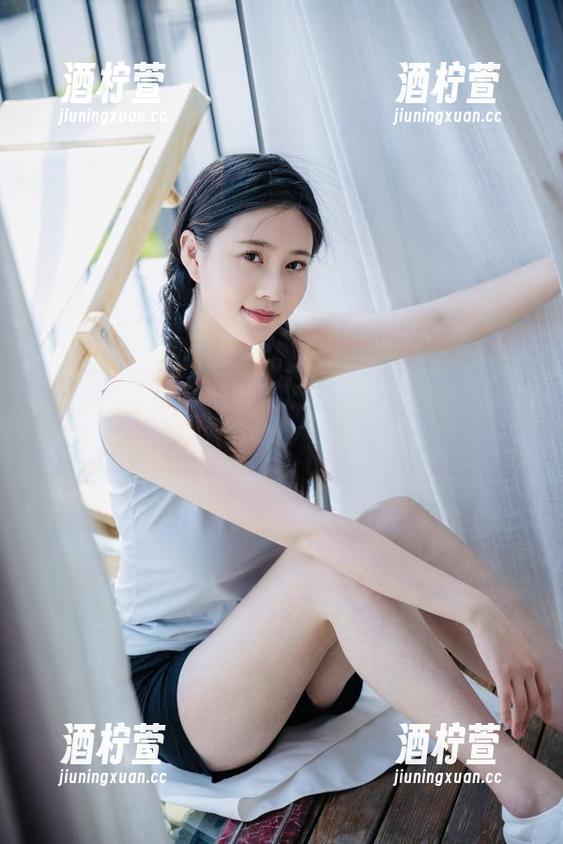 年年Nnian橱窗图集：细节藏得不算深，要是能再多一点大胆就好了。