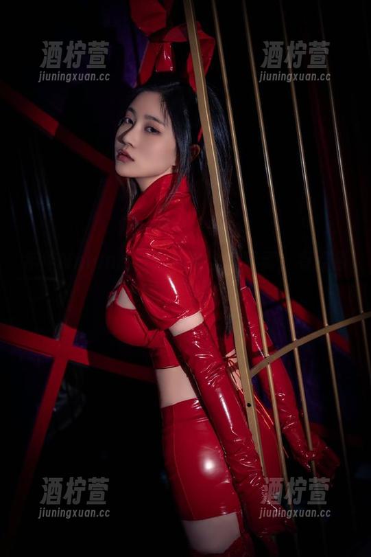 年年Nnian的红色内衣全套写真，有点色—但还差点火花