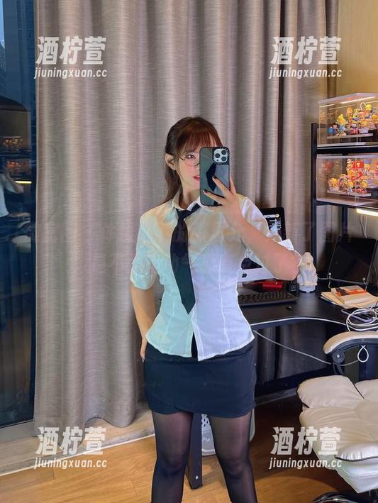 微密圈 - 体操服下的张思允，更新了图片，是不是运动气息有点过了？