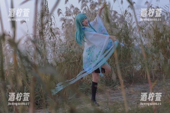 弥音音ww 高清快门下的微光,弥音音ww用紫雨心的舞步将整个幻想泼洒开来