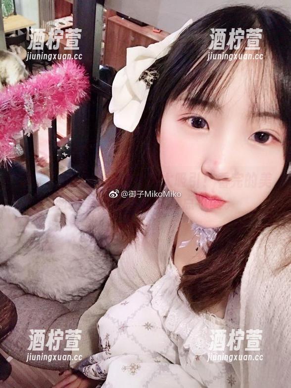 御子Yumiko的毛衣也太吸引！看完的美图没下载，心里总有点不安。