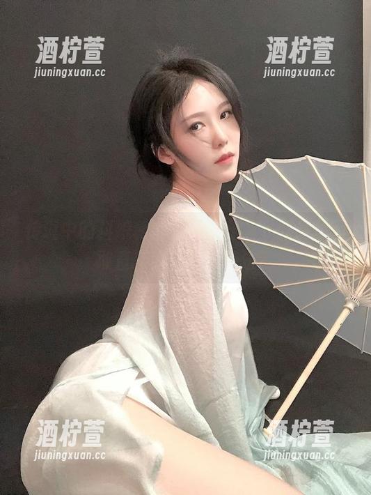 传说中的抖娘利世女巫写真，下载后敢不敢直接跟你一同施法？