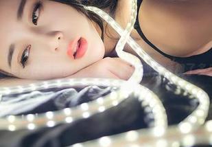 推女神 – 施忆佳最新图集：那条体操服，透视了多少小心思