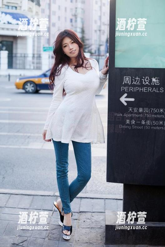 推女郎-杨伊 推女郎 - 杨伊运动姿态:这组合你见过嘛?美图合集好像有点辣哦!