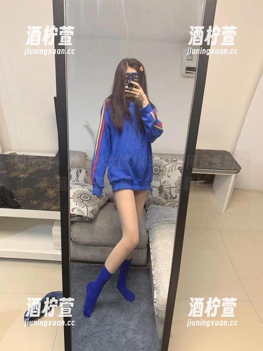 微密圈 - 提袜少女的JK写真，网盘里的宝藏，快别偷懒，快来下载！