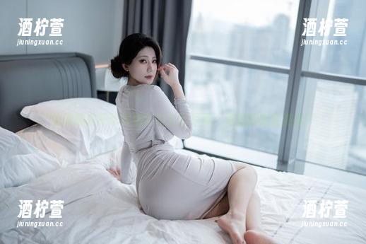星澜想来杯珍珠奶茶的全套写真：难道睡莲会游泳？